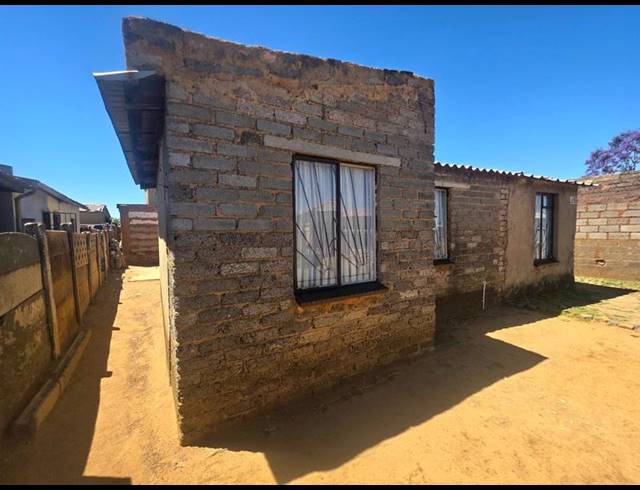2 BEDROOM HOUSE FOR SALE IN WINDMILL PARK EXT